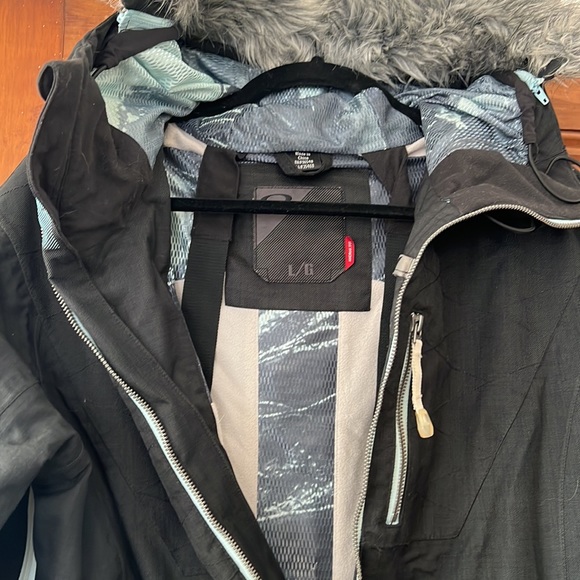 Oakley Women’s Snowboarding Jacket - Picture 4 of 7